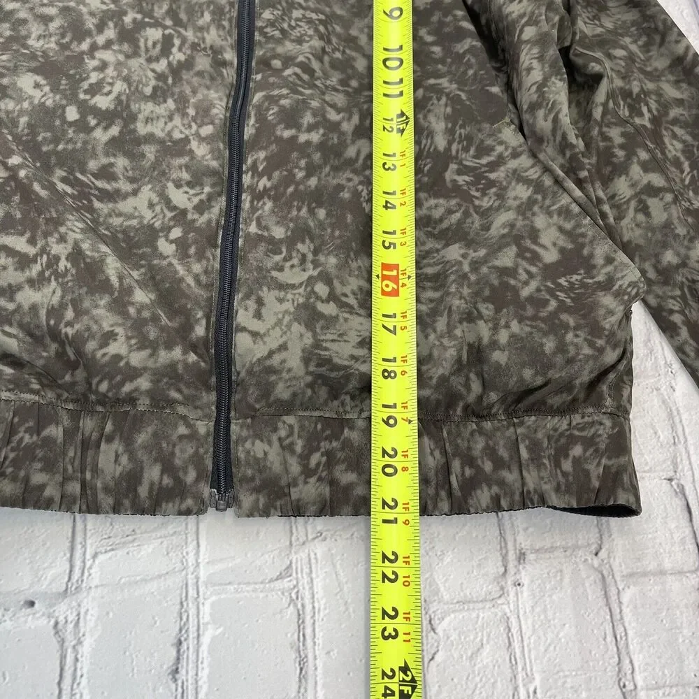 Lululemon Bombs Away Green Camo Black Reversible Windbreaker Sz 4 Bomber Jacket